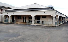 Grand Inn & Suites
